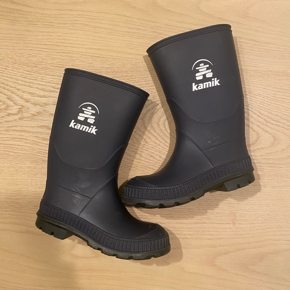 Dark navy rain boots. Size 11